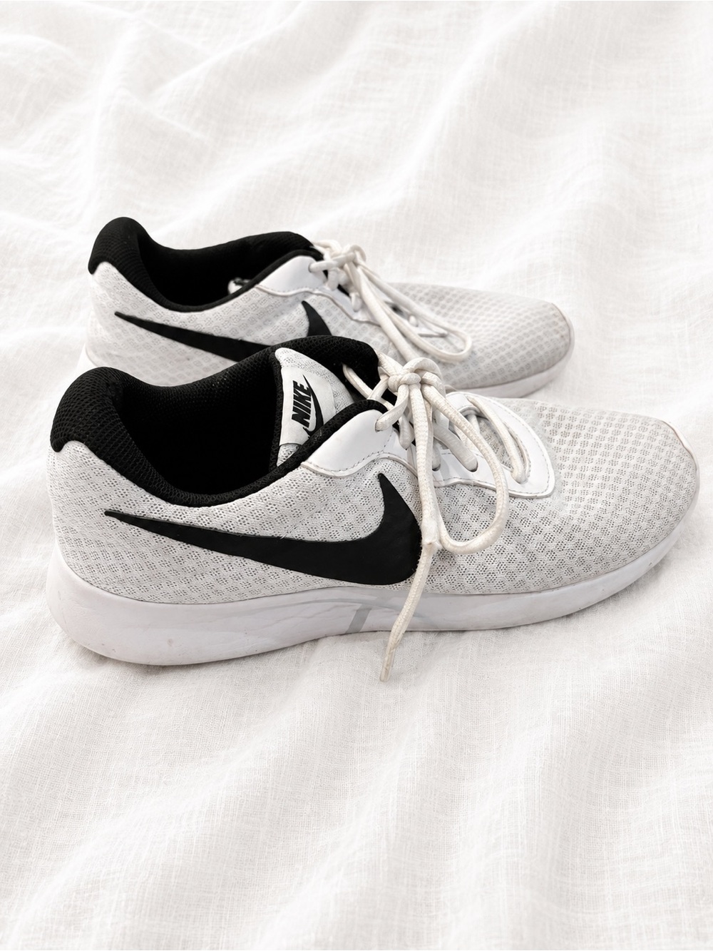 Nike Women's White and Black Running Sneakers